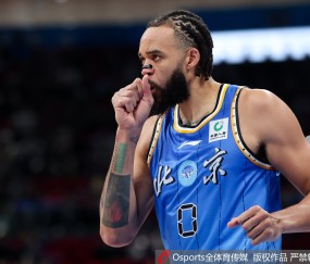 云开体育-看起来球商很高！麦基半场2中1拿到2分3板1助 数据体现不了作用