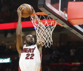 云开体育-及时调整！维金斯18中7拿到17分7板 下半场13分