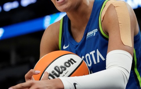 云开体育-超级顶薪！科利尔一年140万美元回归山猫 WNBA历史第三人！