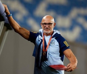 【观察】西班牙主帅续约2026，欧洲杯前稳定军心